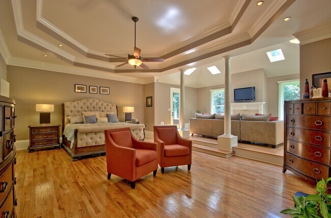 Building Photo - 335 Birkdale Dr