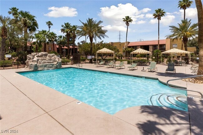 Building Photo - 4921 Indian River Dr