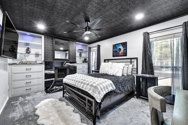 Building Photo - 2100 Commonwealth St