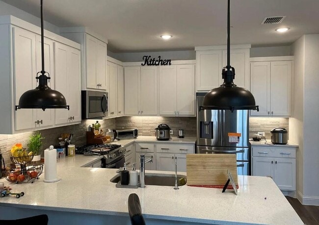 Building Photo - FULLY UPGRADED LUXURY TOWNHOME located in ...