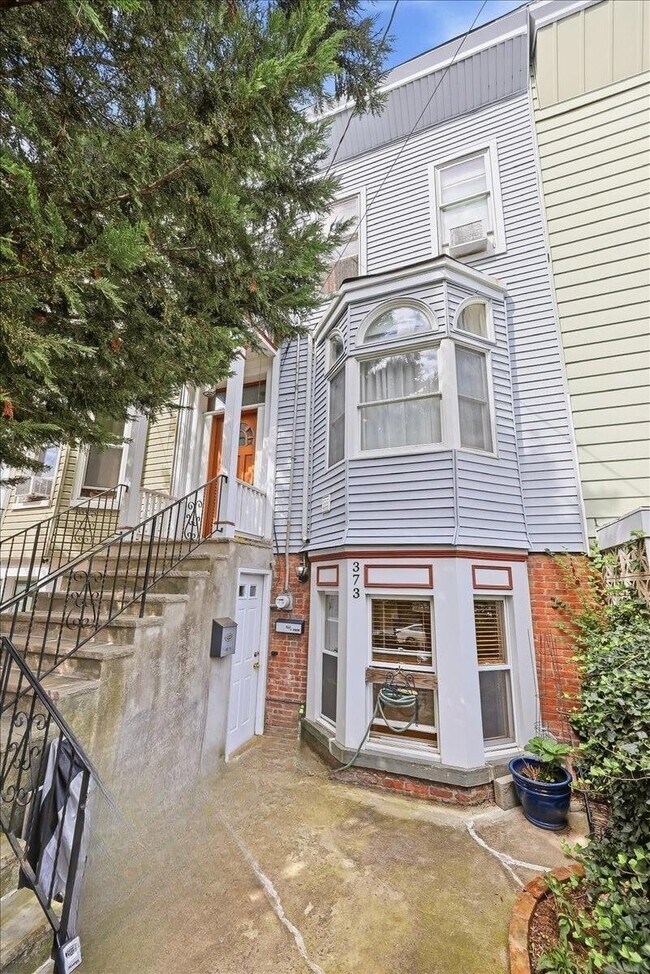 Building Photo - 373 Webster Ave