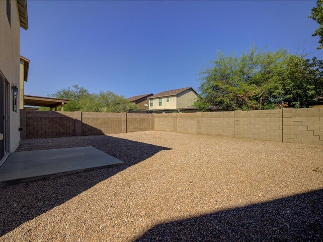 Building Photo - 3 Bedroom 2.5 Bathroom