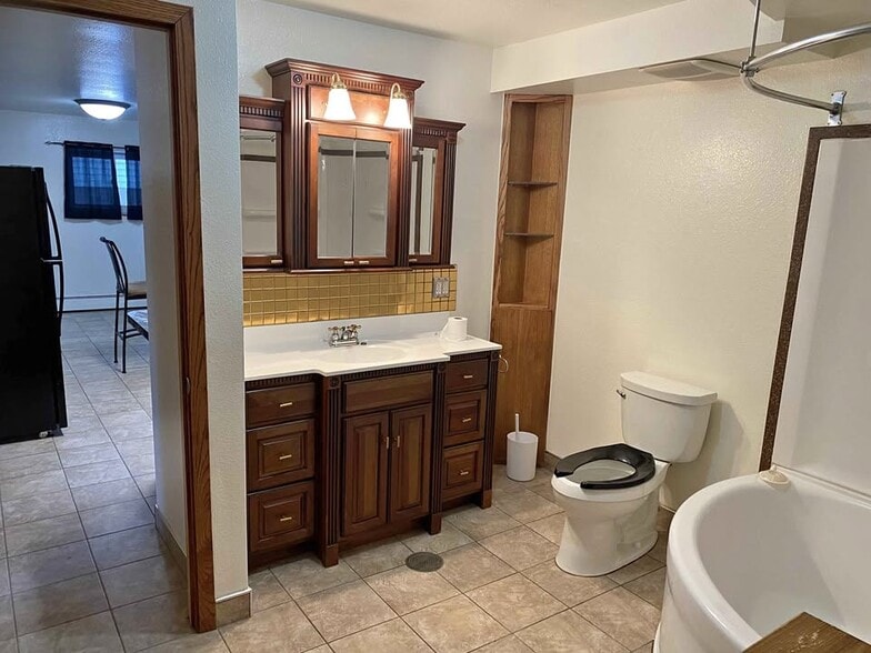 Building Photo - 1021 Fisher Ave