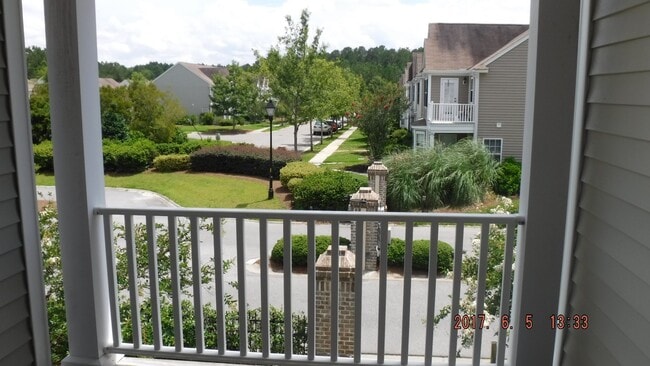 Building Photo - Two Bedroom, Two and half Bath Townhome