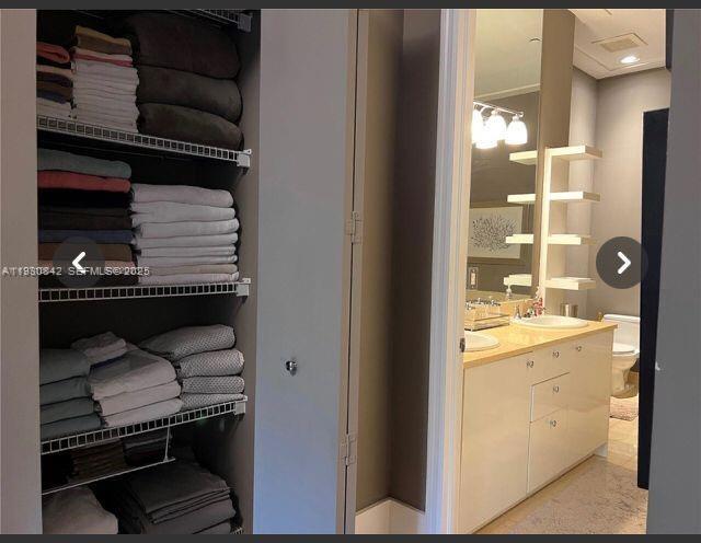 Building Photo - 20000 E Country Club Dr