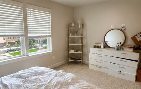 Building Photo - 3593 Carnaby St