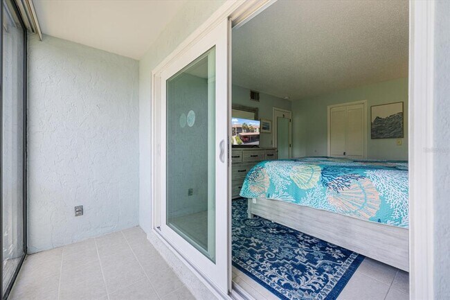 Building Photo - 634 Bird Bay Dr E