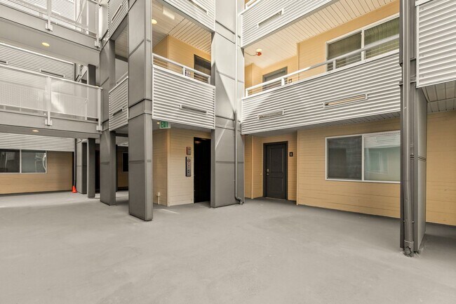 Building Photo - Bright Beacon Hill Condo in Secure Gated C...