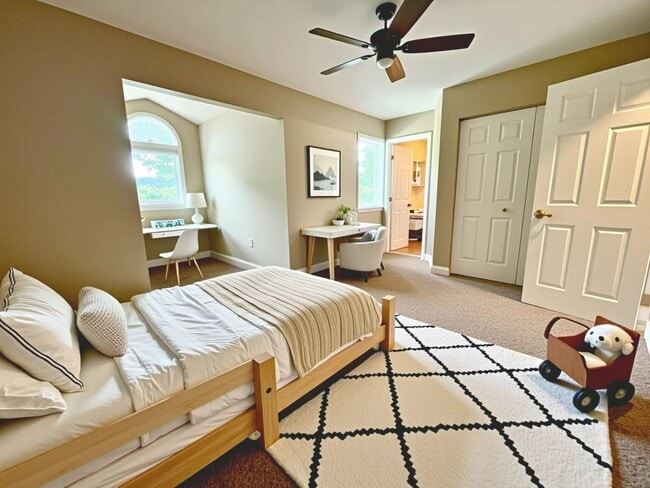 Building Photo - 2 Bedroom 2.5 Bathroom in Hummelstown!