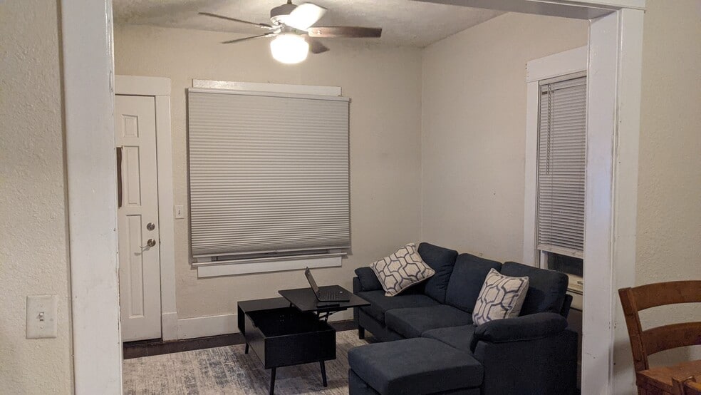 Living room - 7765 Maywood St