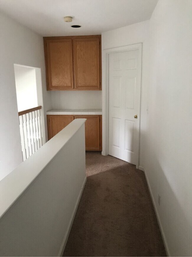 Building Photo - Great 3 bedroom 2.5 bath home