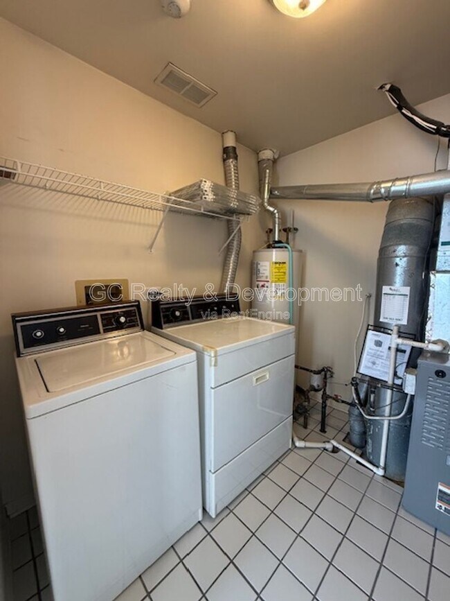 Building Photo - 1072 Ripple Ridge