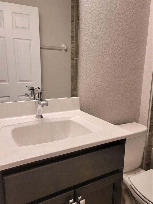 Building Photo - 459 SW Paar Dr