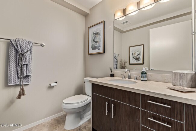 Building Photo - 7117 E Rancho Vista Dr