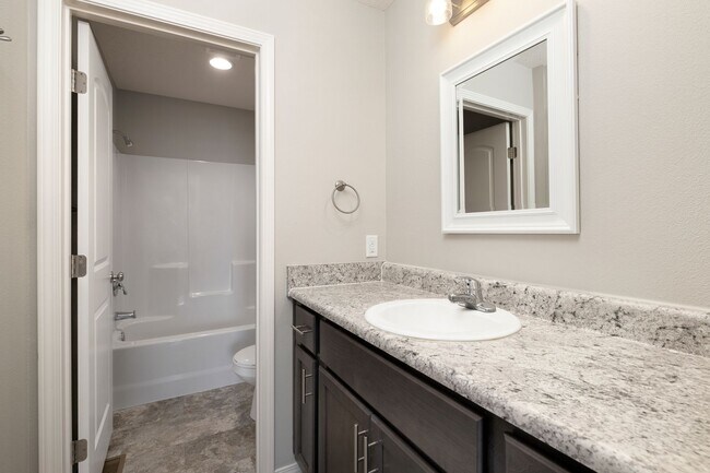 Building Photo - Three Bedroom Duplex in Republic, Missouri!