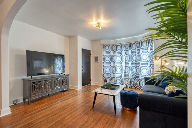 Building Photo - 2215 SE Powell Blvd