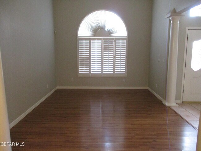 Building Photo - 2030 Paseo Del Prado Dr