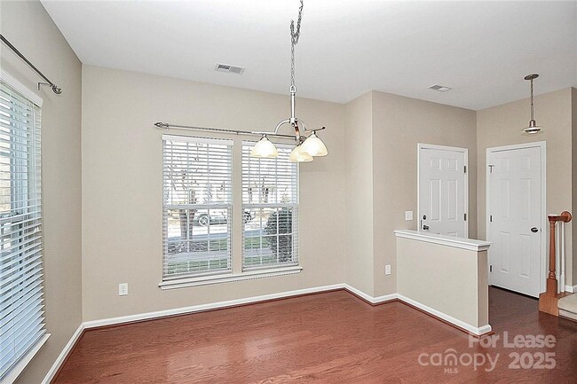 Building Photo - 9563 Glenashley Dr