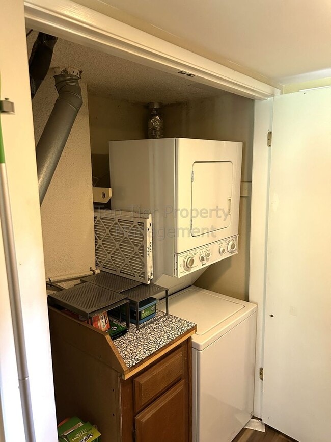 Building Photo - ***Upgraded 1 bed / 1 bath Condo on the Golf-Course - For Lease!