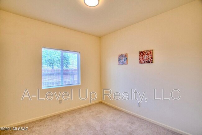 Building Photo - 310 W 27th St