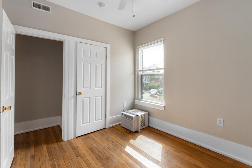 Building Photo - 109 Leicester Ct