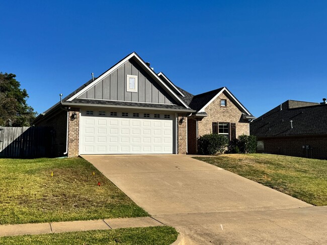 Building Photo - 1017 Stagecoach Bend