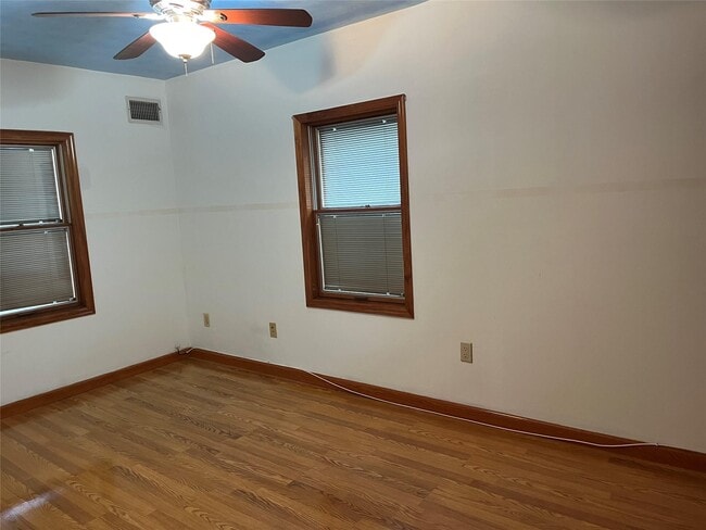 Building Photo - 20 Demarest Ave