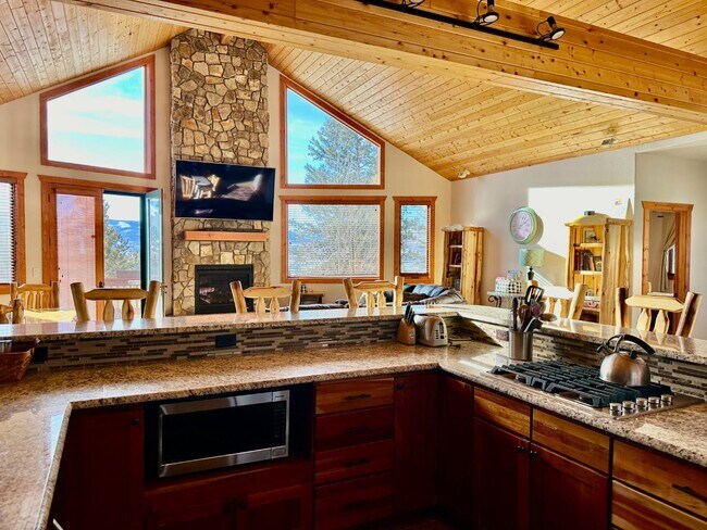 Primary Photo - 33 Timberline Dr