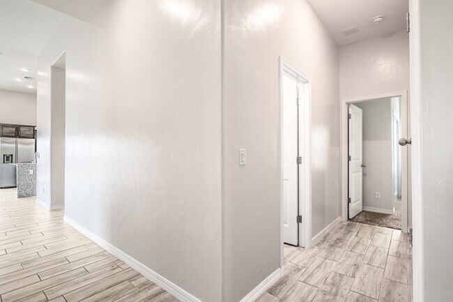 Building Photo - 14852 Mike a Mendoza Ave