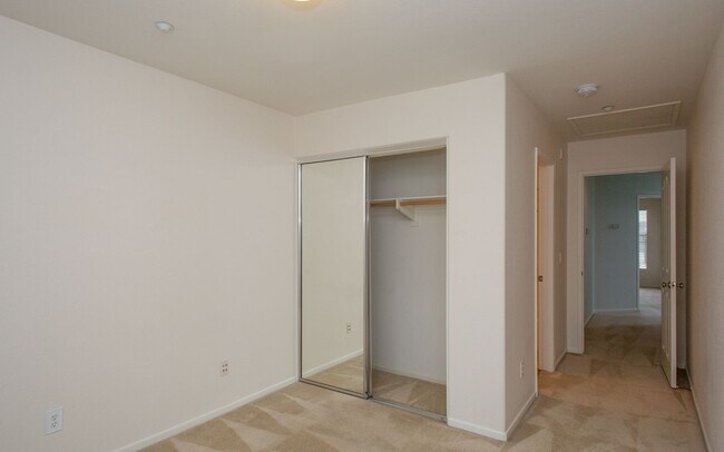 Building Photo - Condo in San Elijo!