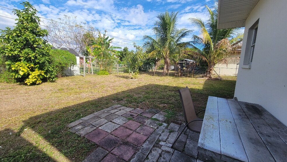 Building Photo - 221 Cape Coral Pky E