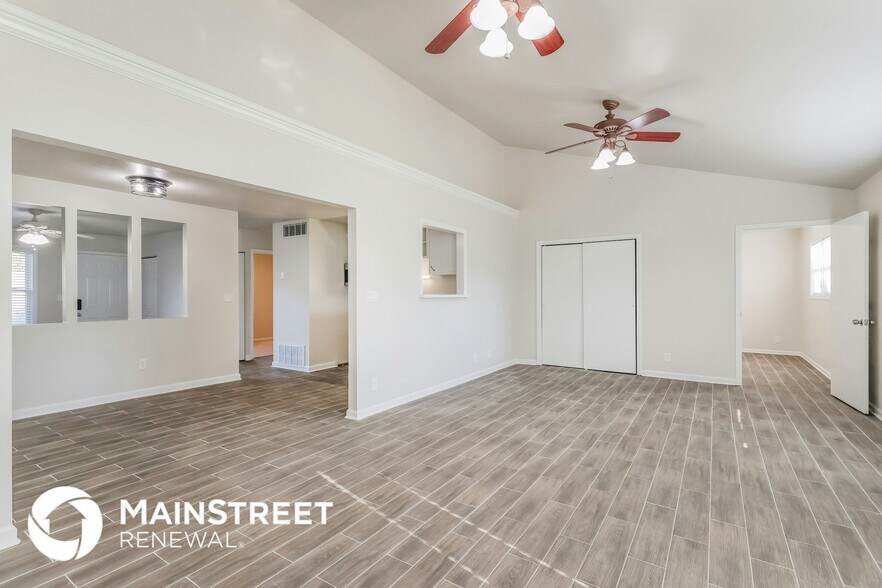 Building Photo - 10795 Millers Ln