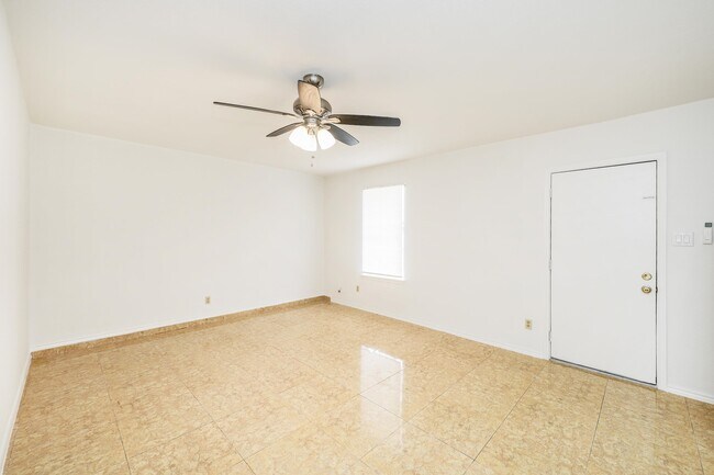 Building Photo - 1005 Andrew Ave