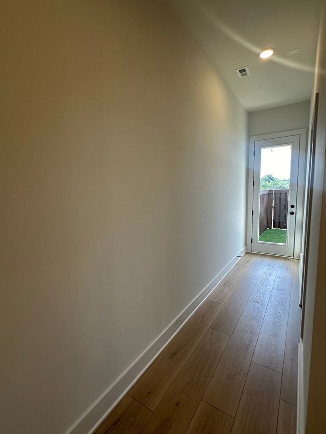 Building Photo - 1108 Windsor Sq