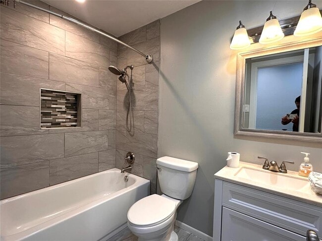 Building Photo - 2500 Biggs Dr