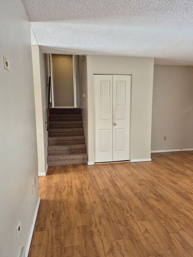 Building Photo - Charming home with garage & big back yard| Morrison, CO