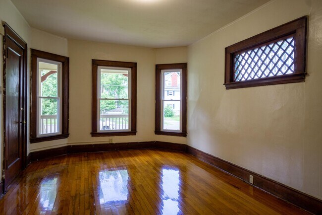 Building Photo - 829 Westcott St