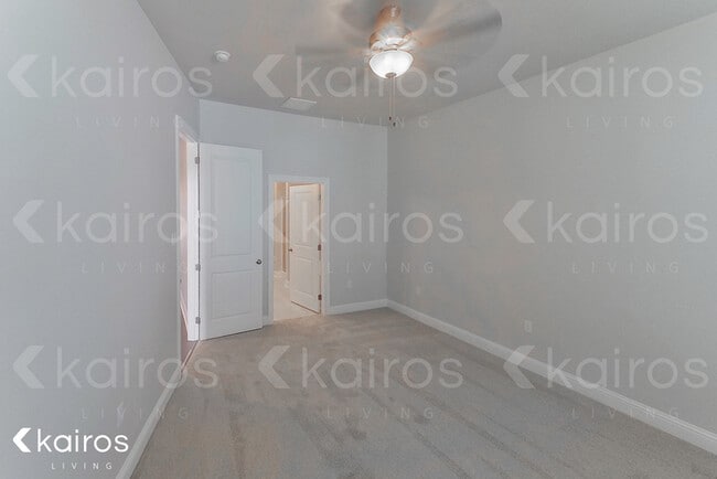 Building Photo - 4816 W Dacha Ln
