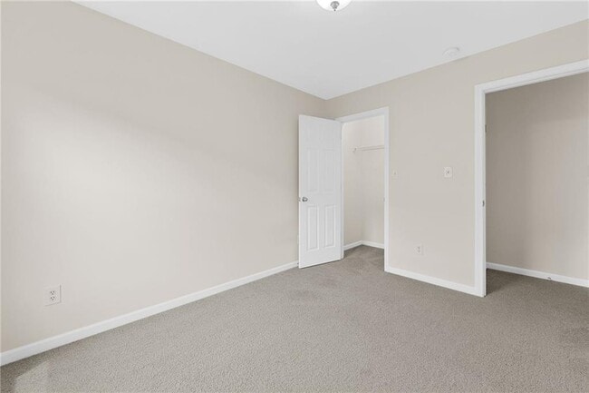 Building Photo - 318 Knelston Oak Dr NE