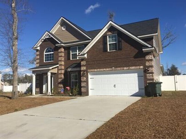 Building Photo - 607 Red Oak Ln