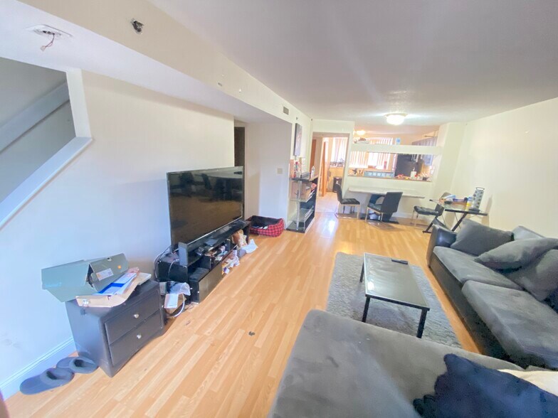 Building Photo - 148 N Beacon St