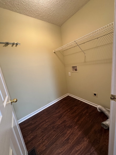 Building Photo - 139 Fox Creek Ct