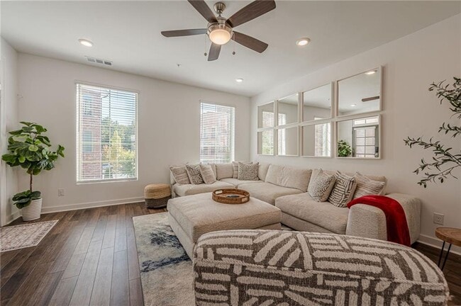 Building Photo - 515 Burton Dr