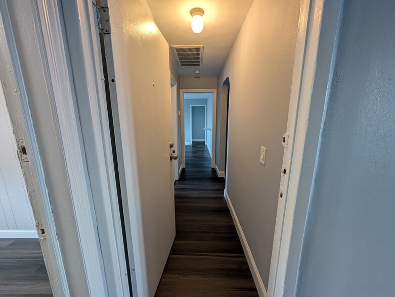 rear unit - 1806 Deer Pk Ave
