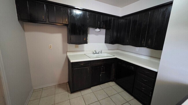 Building Photo - Edmond Rental