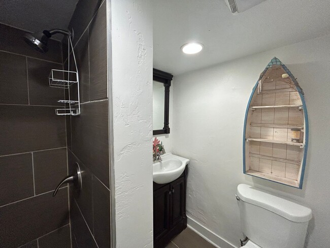 Building Photo - 3 Bedroom 1.75 Bathrooms House in Springvi...