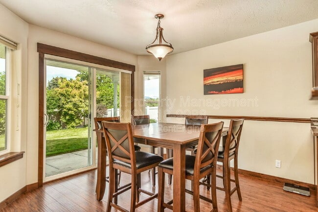 Building Photo - 10231 N Zenith St