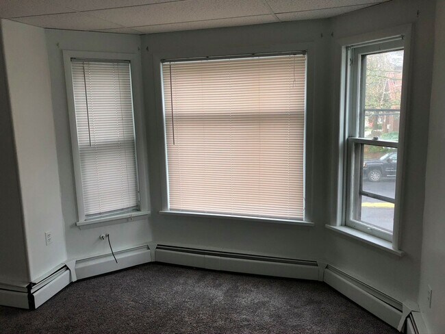 Building Photo - 153 Main St