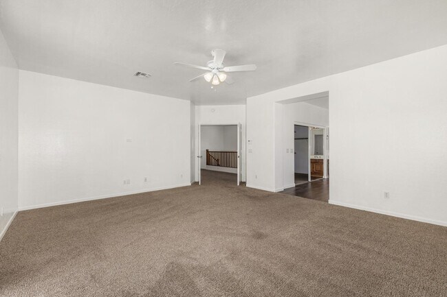 Building Photo - 918 W Windsong Dr