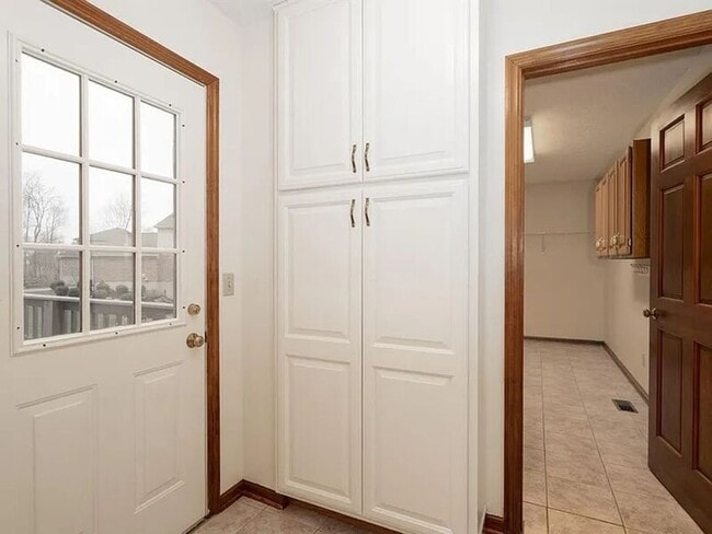 Building Photo - 1851 Foxhollow Dr